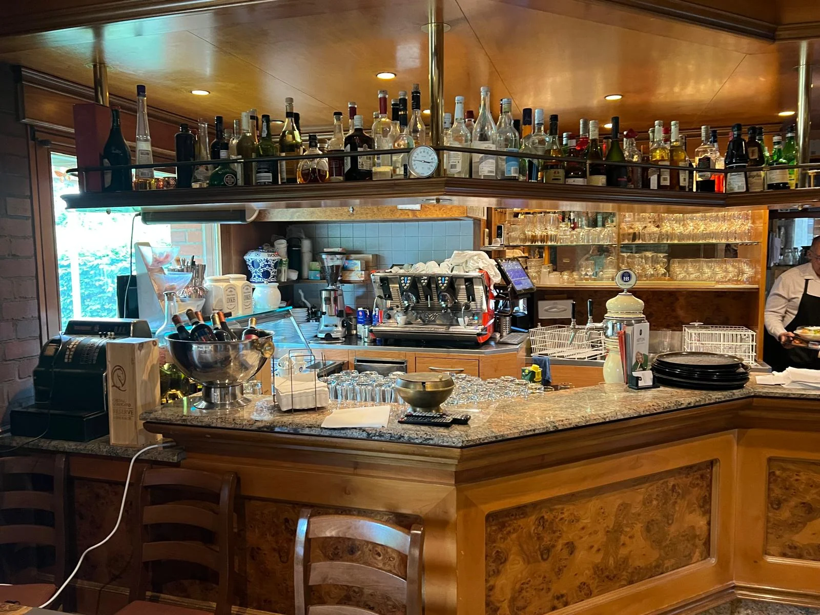 Reale Bar- und Servicevorbereitung im Restaurant